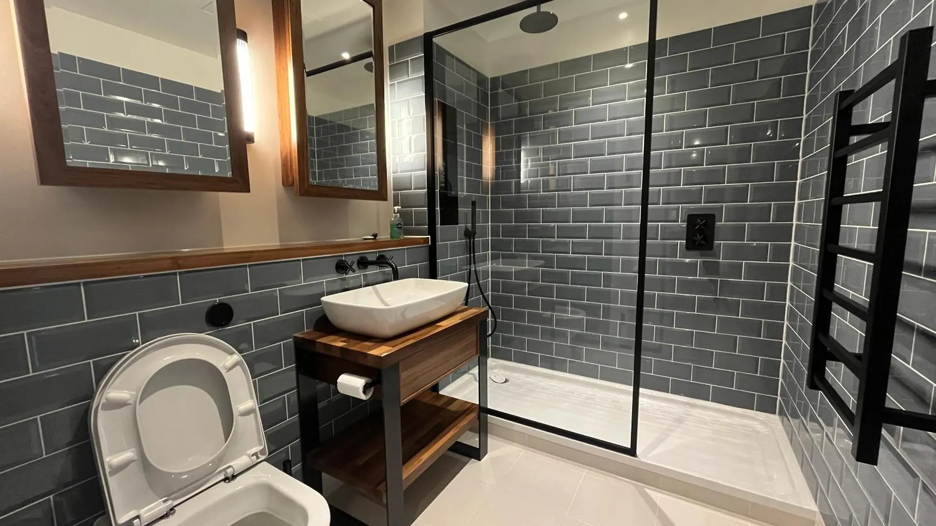 Apartment Whole Spacious New 1 Bed Flat Near Tower Bridge London