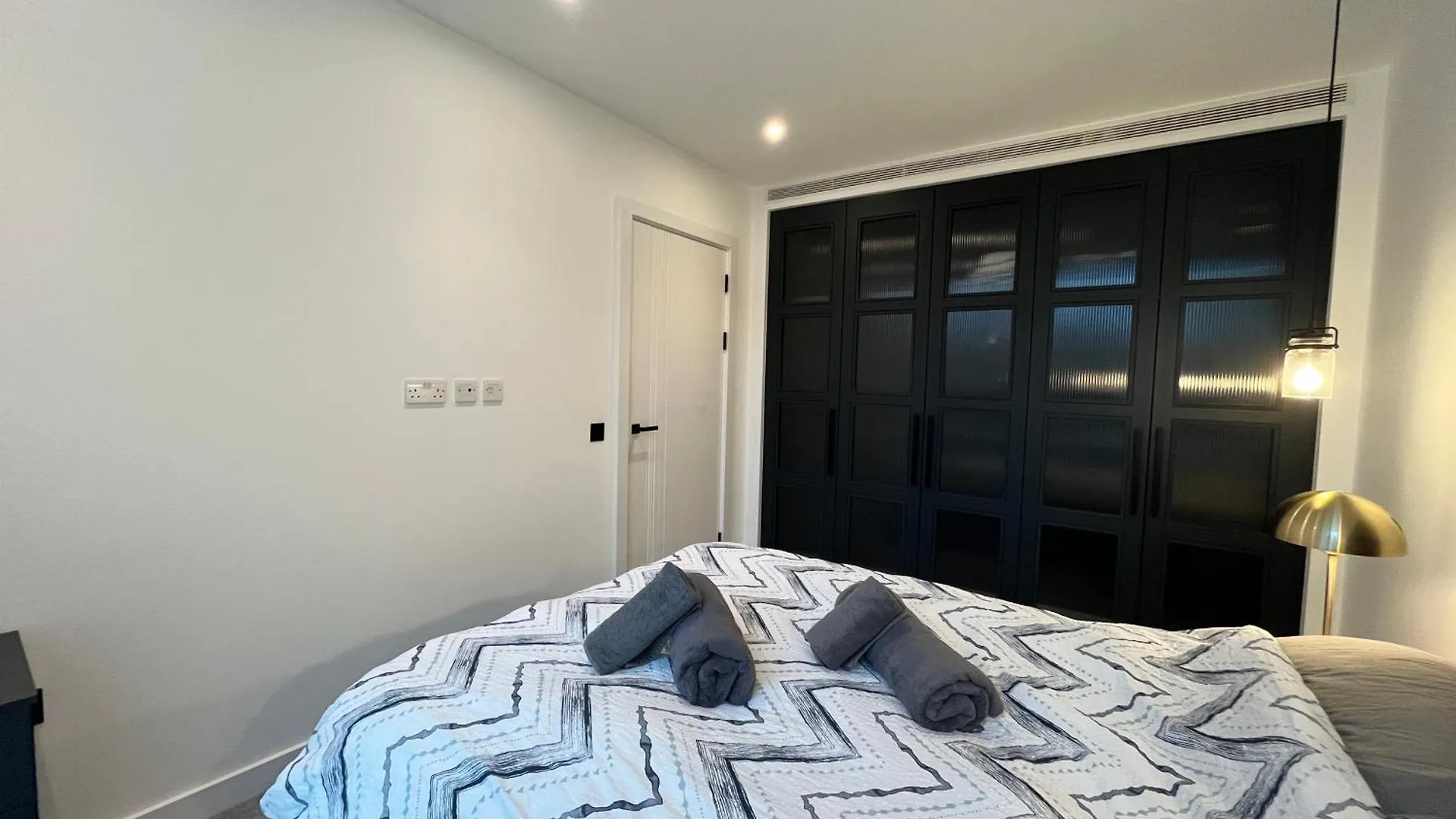 Whole Spacious New 1 Bed Flat Near Tower Bridge London Apartment