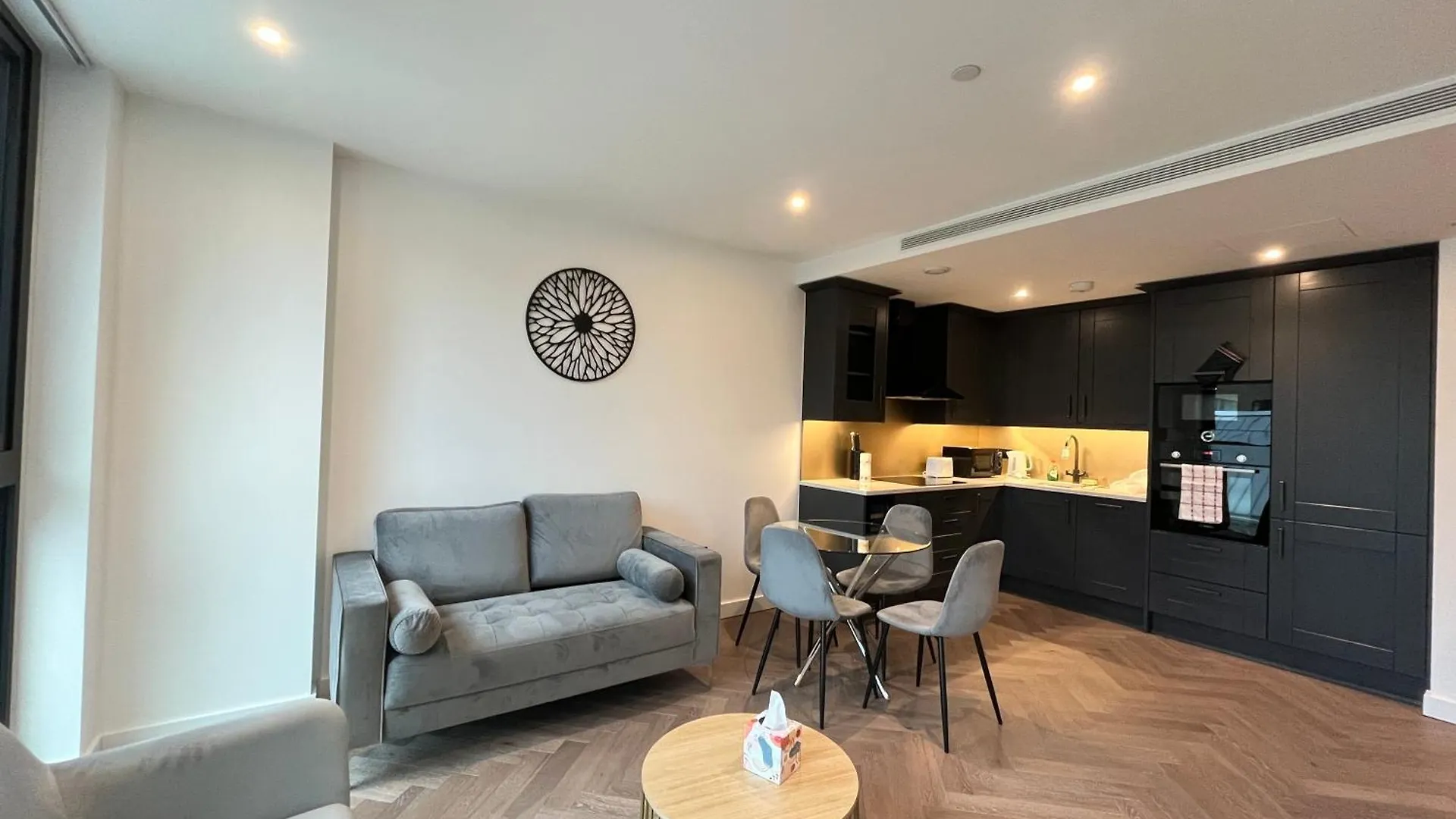 Whole Spacious New 1 Bed Flat Near Tower Bridge London